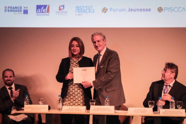 La France mise sur la jeunesse tunisienne