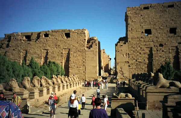 Égypte. Un massacre évité de justesse à Karnak selon le parquet, qui dément la version héroïque des policiers