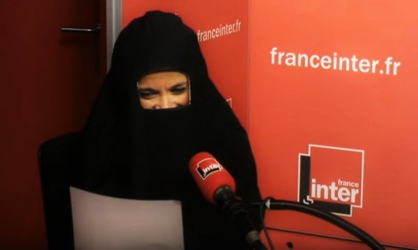  Sophia Aram se paie Jean-Marc Ayrault