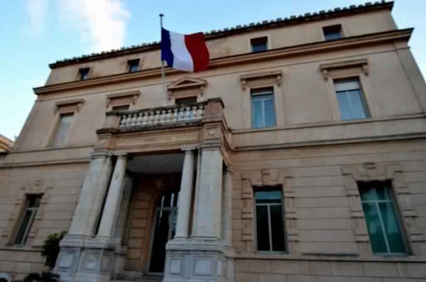 15 personnes arrêtées dans une enquête sur une filière de faux visas pour la France.