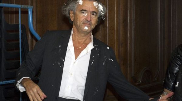  [Vidéo] Bernard-Henri Levy entarté en Belgique