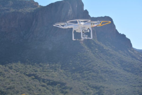 Un réfugié afghan veut lancer des drones au secours des naufragés