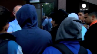 Bruxelles: Des migrants forcés de dormir dans la rue