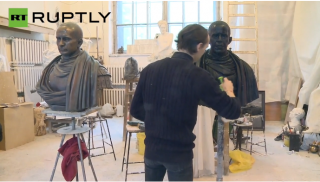  Un artiste russe sculpte Poutine et Obama en empereurs romains