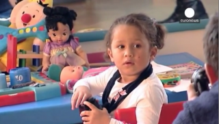  Nina, trois ans, perdue en Croatie, probablement fille de migrants