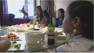  En Chine, un coach enseigne l&rsquo;art du banquet sans l&rsquo;ivresse