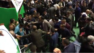  Algérie : Pugilat lors d’un congrès du FLN à Alger