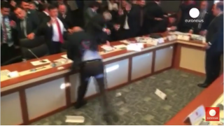  Turquie : rixe générale entre des dizaines de députés