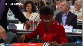  Allemagne : l&rsquo;entartage d&rsquo;une dirigeante de gauche