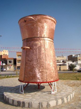  Le couscoussier géant, risée de la toile