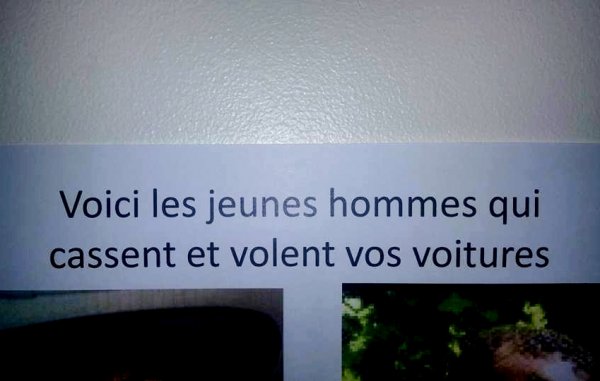 Stains (93). Des affiches pour dénoncer des supposés délinquants placardées dans des immeubles