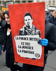 ">Lire aussi : <a href=