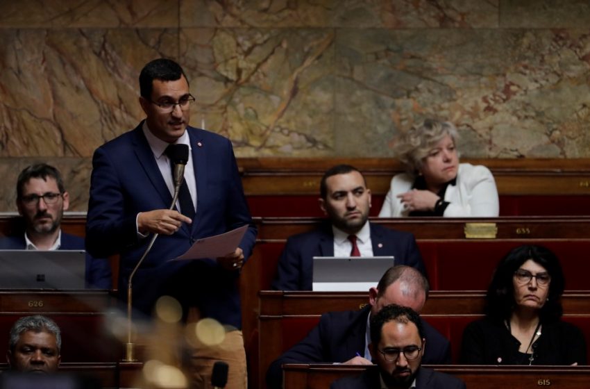 Une centaine de députés demandent la régularisation des sans papiers