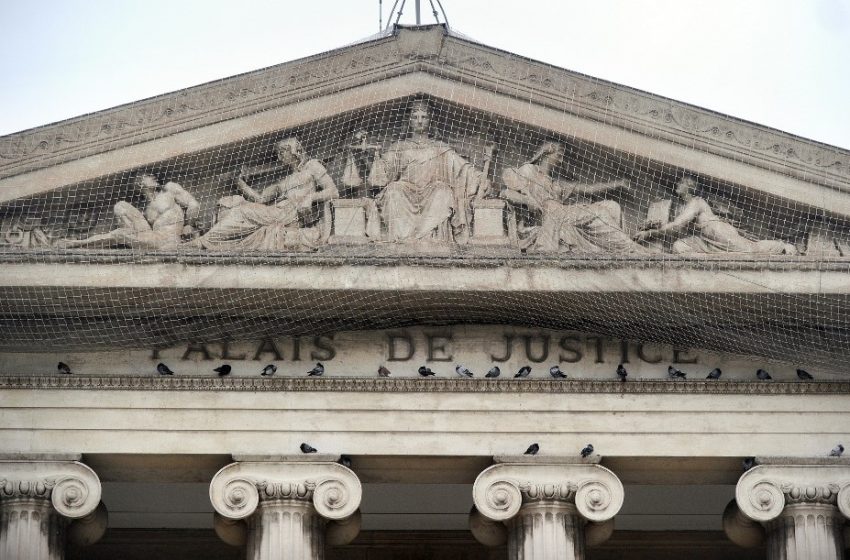 Prison ferme pour des policiers qui ont frappé un ado
