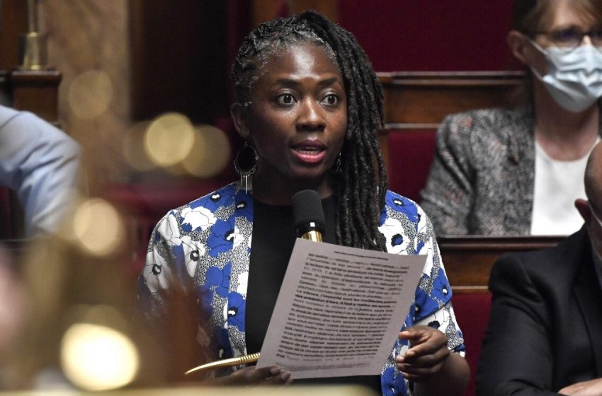 Députée dépeinte en esclave dans Valeurs actuelles : le procès s’ouvre à Paris