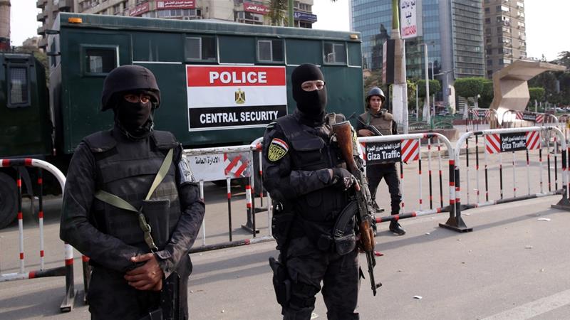 En Egypte, la rue retient son souffle