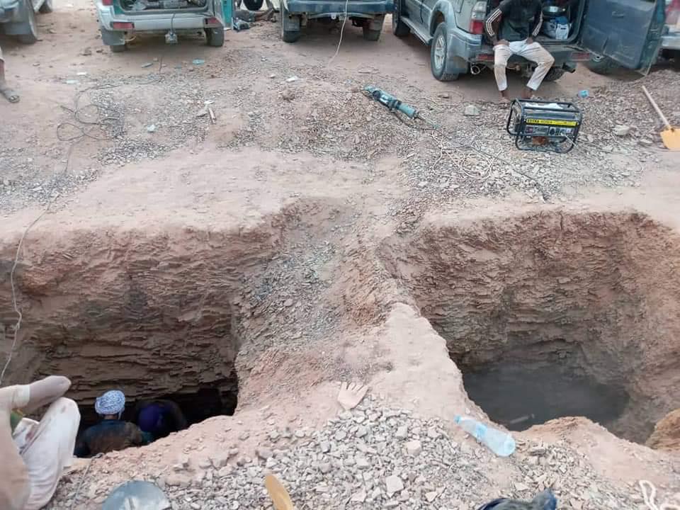 Les deux puits de prospection au Sud de l’Algérie, dans un desquels ont décédé, par asphyxie, deux orpailleurs sahraouis. Photo : DR