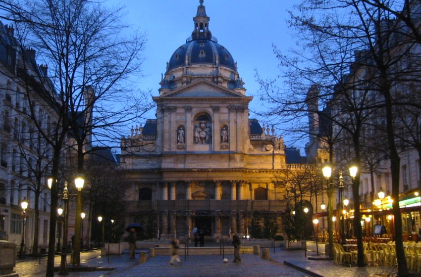 Hommage national à Samuel Paty dans la cour de la Sorbonne