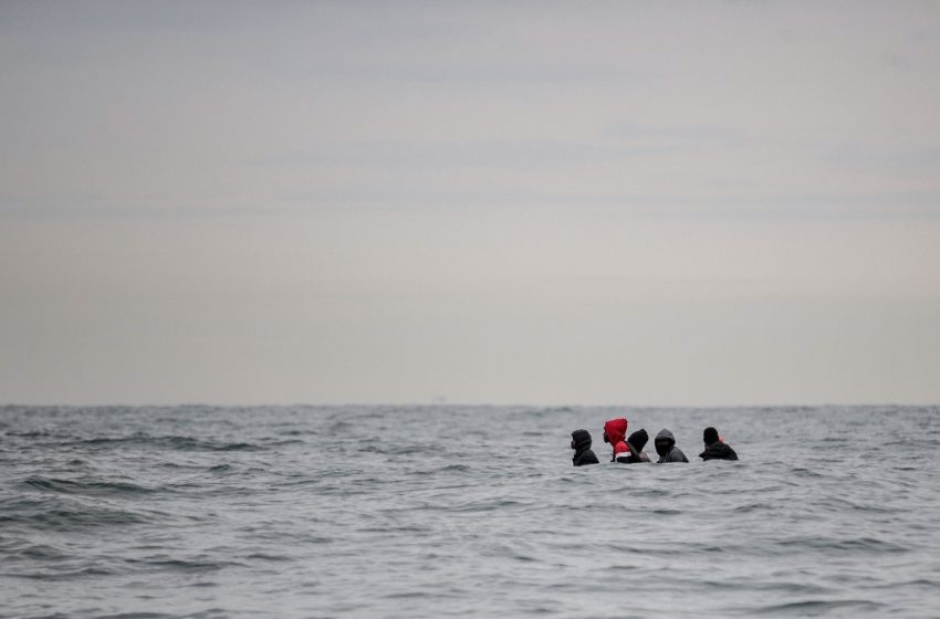 Traversées irrégulières de la Manche : la France et l’Angleterre durcissent le ton