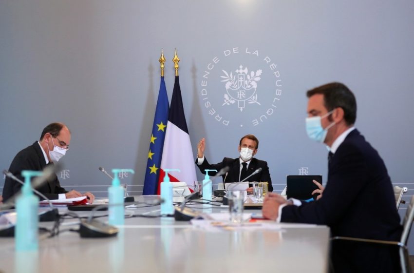 Vaccins et ouverture des cafés : le Conseil de défense se réunit