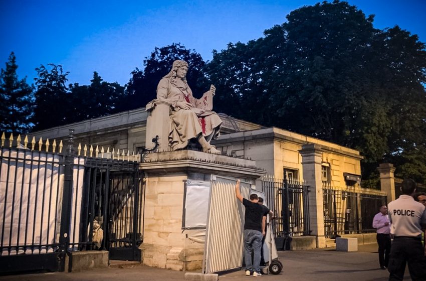 Négrophobie – Tag sur la statue de Colbert : un procès attendu