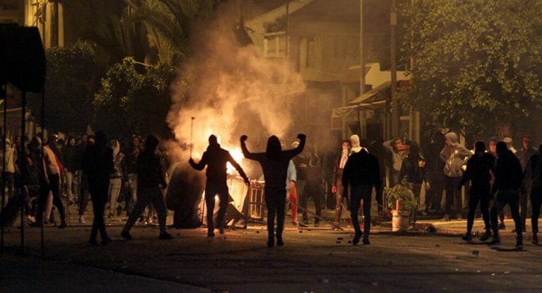 Tunisie : émeutes nocturnes et scènes de pillages dans plusieurs régions