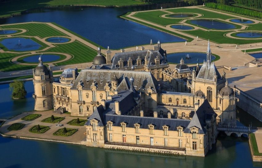 L’État verse 4.5 millions d’aide au domaine de Chantilly dans le gouffre
