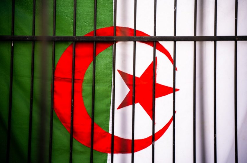 Le Sénat vote l’interdiction des drapeaux étrangers lors des mariages
