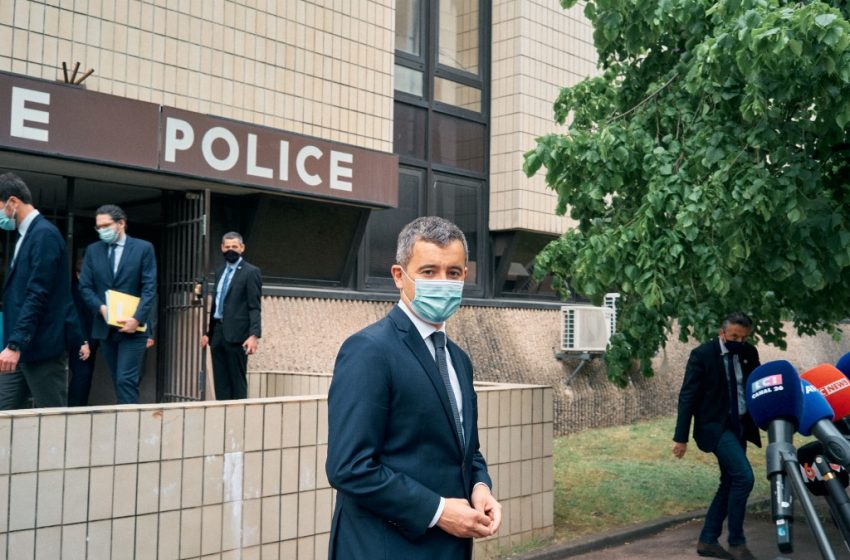 Gérald Darmanin défile avec les policiers
