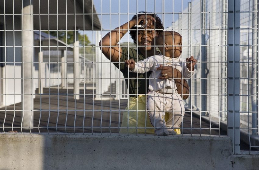 CRA/Covid-19 : Etre testé et expulsé ou refuser et être emprisonné
