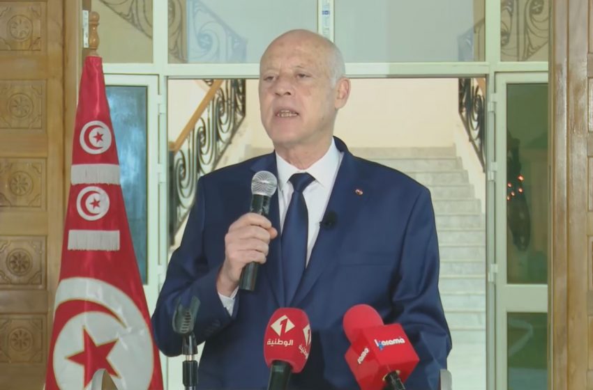 A Sidi Bouzid, le président Saïed harangue la foule