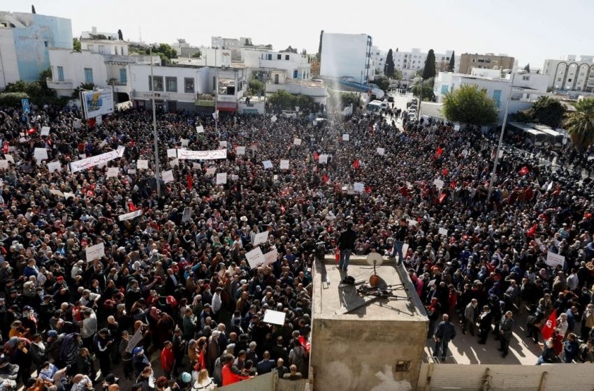 Tunisie. Des milliers de manifestants empêchés d’atteindre le Parlement