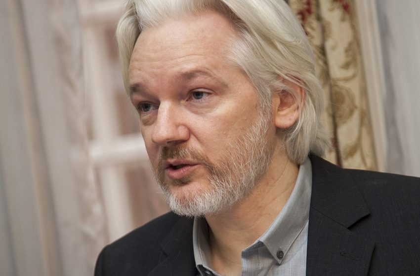 Des députés de tous bords appellent à accorder l’asile en France à Julian Assange