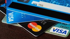 Cryptomonnaies : Les cartes bancaires vendus 15 euros sur le dark web