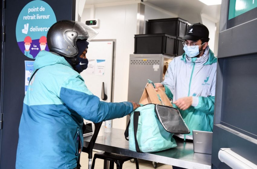 Procès de Deliveroo : le statut des livreurs en question