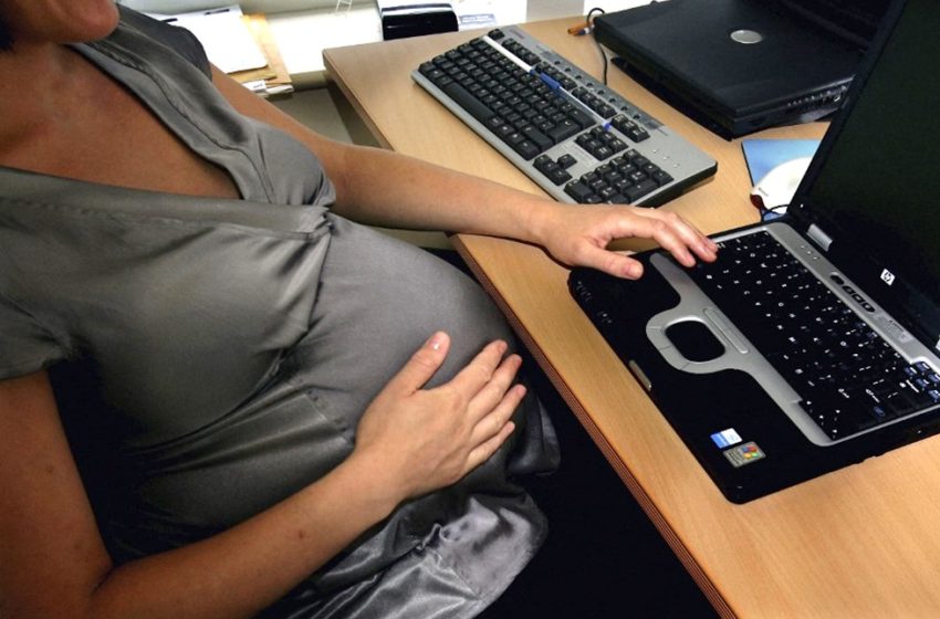 Trop de discriminations pour motif de grossesse selon la Défenseure des droits