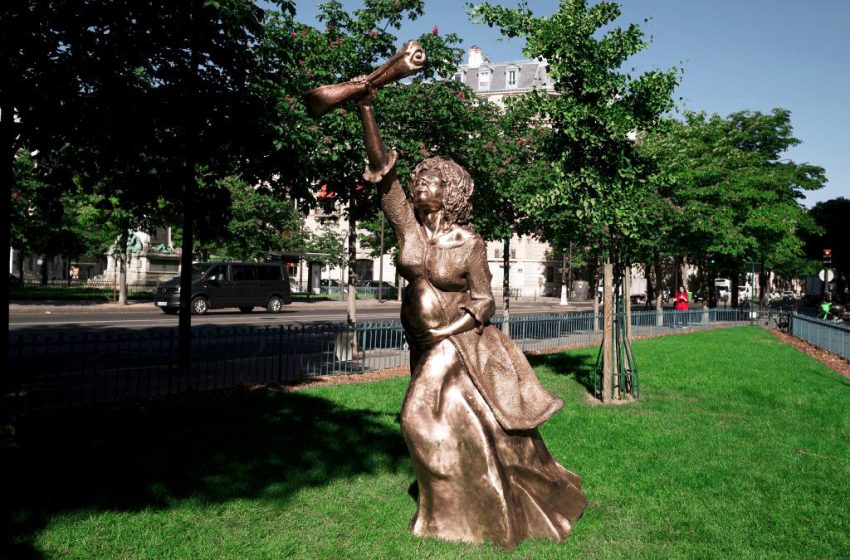 Solitude, première statue de femme noire dans un jardin public à Paris