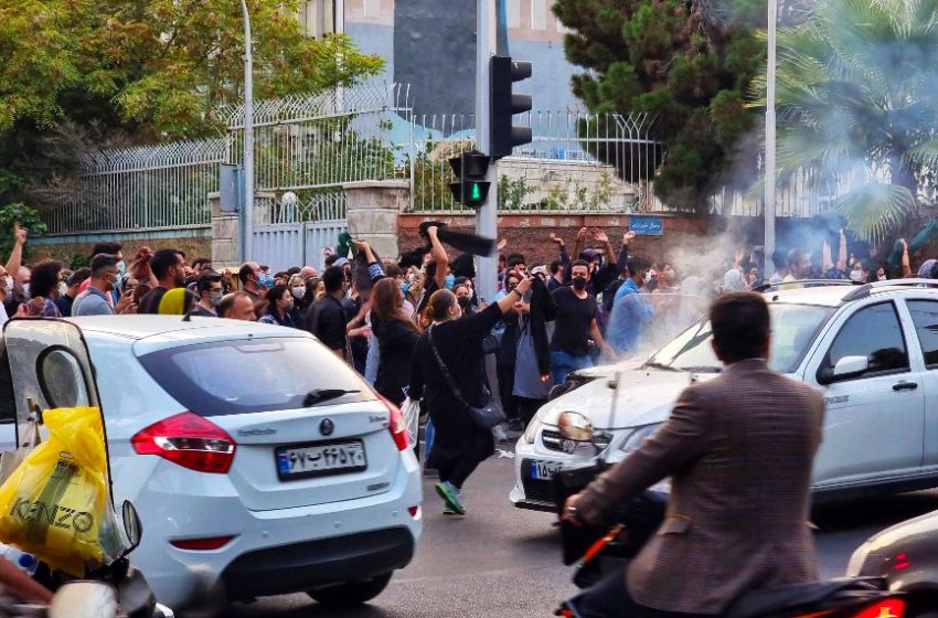 Point de vue – Révolution et contre-révolution ont-elles un sens en Iran ?