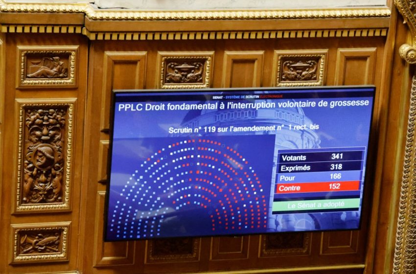 Vers une inscription de l’IVG dans la Constitution