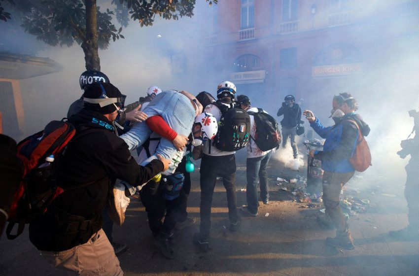 Procès d’un policier accusé d’avoir blessé un journaliste lors d’une manifestation