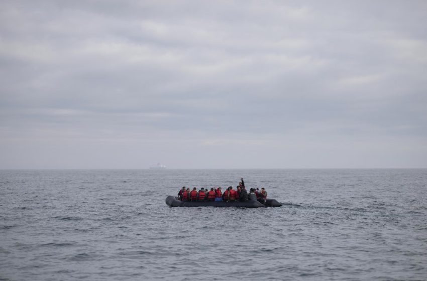 Migrants : cinq militaires mis en examen pour non-assistance à personne en danger