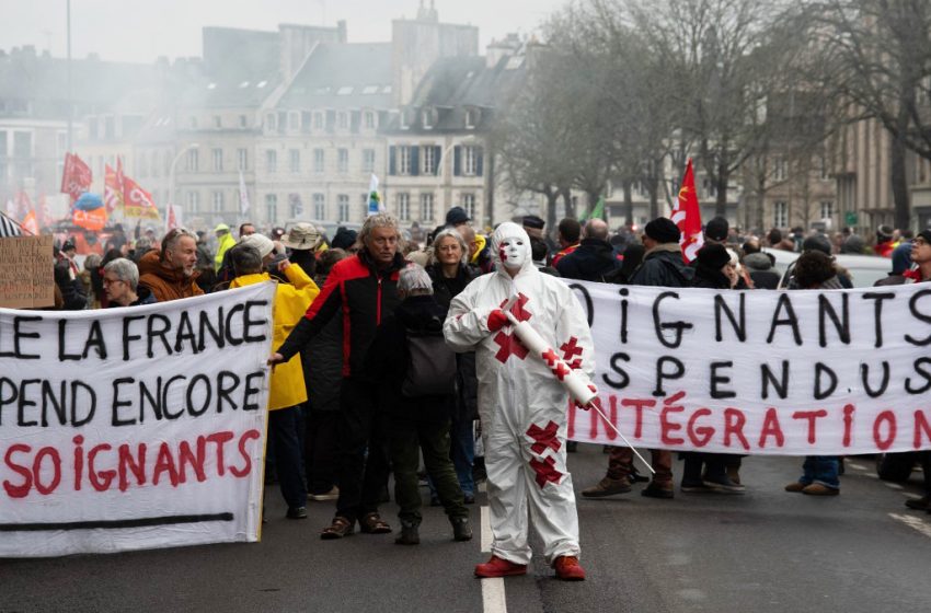 Covid-19 : fin de l’obligation vaccinale, les soignants non-vaccinés réintégrés