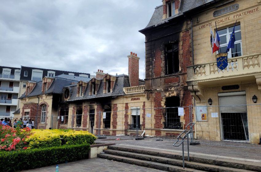 18 interpellations suite à l’incendie de la mairie de Persan