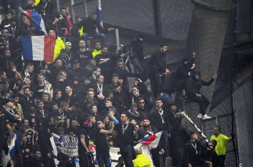 Saluts nazis et cris racistes: prison ferme requise contre des supporters