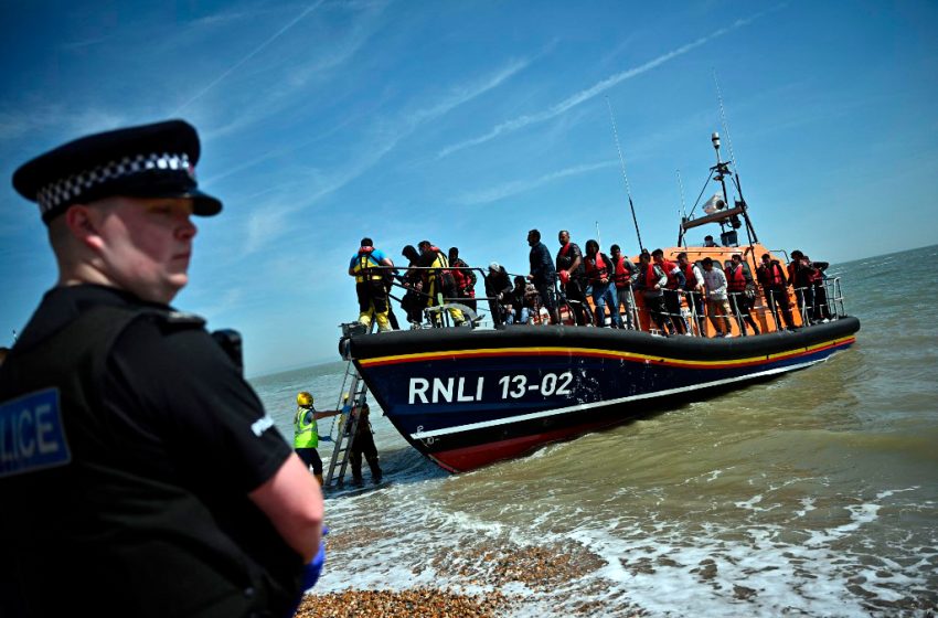 Traverser la Manche : record du nombre de migrants depuis janvier