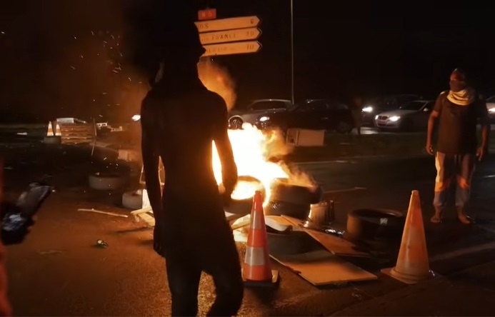 Nouveau couvre-feu et interdiction de manifester en Martinique
