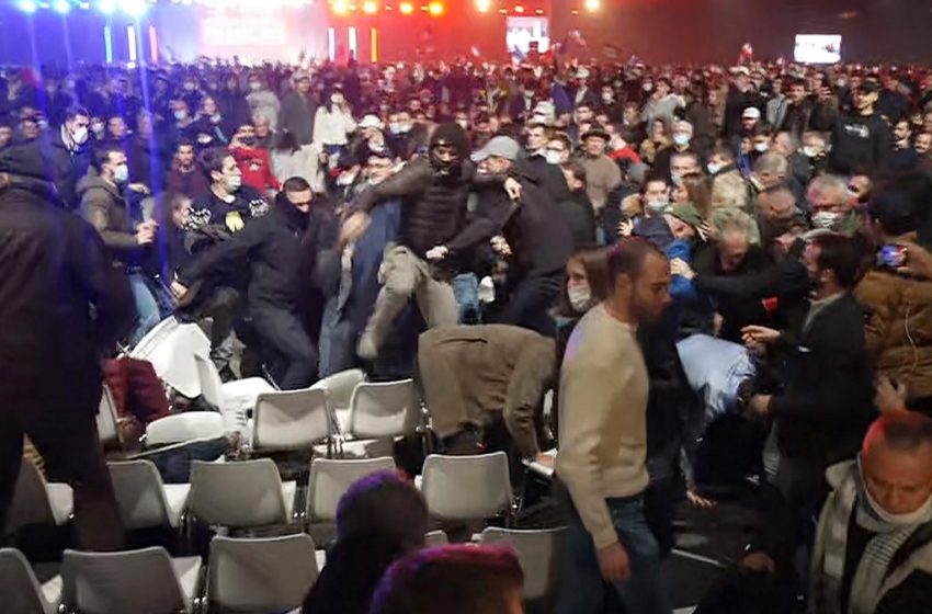 Militants de SOS Racisme agressés: l’ex-leader des Zouaves jugé