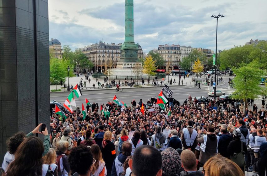  Rassemblement à Paris : des journalistes rendent hommage à leurs confrères tués à Gaza