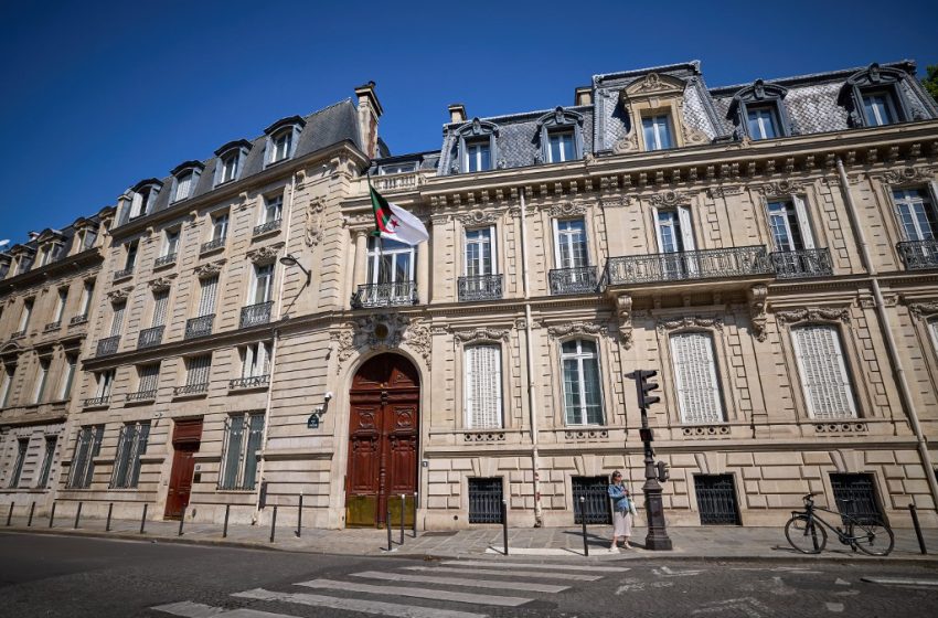  Relations France-Algérie : Paris et Alger se rendent coup pour coup