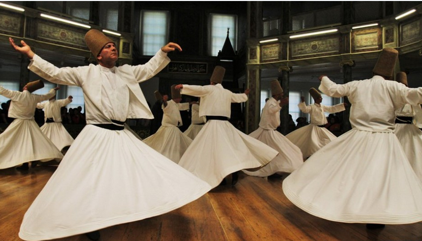  Quand l’âme tourne, les Derviches d’Istanbul envoûtent le Festival de Fès